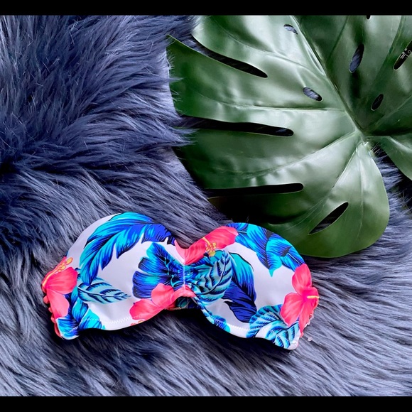 *sold* Tropical Bikini Top Bundle - Picture 3 of 8